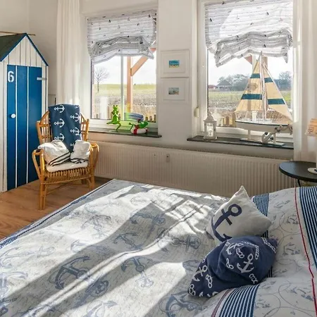Frisian Bee Modern Retreat